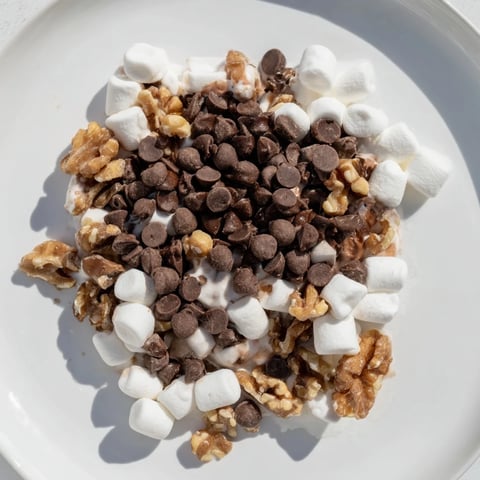 Sweet and melty chocolate chips and mini marshmallows heap, a quick dessert ready to serve.