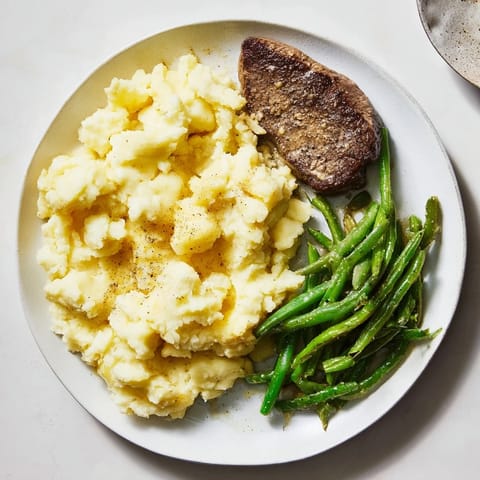 Steak and garlic mash meal